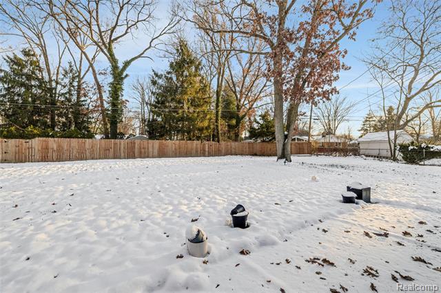 Builiding view twenty nine for 6018 Brynthrop, Shelby Township, MI. 48316