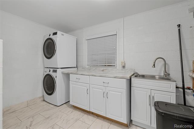 Builiding view twenty one for 6018 Brynthrop, Shelby Township, MI. 48316