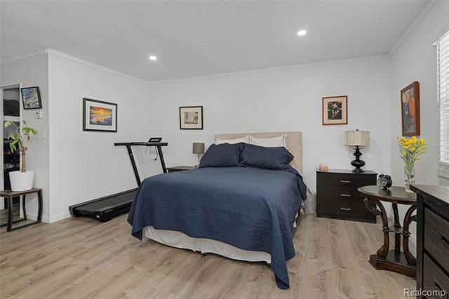 Builiding view twenty three for 6018 Brynthrop, Shelby Township, MI. 48316