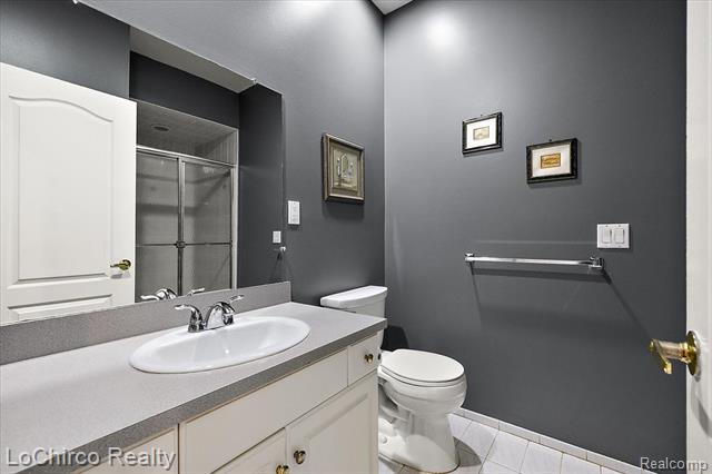Builiding view seventeen for 14382 Knightsbridge, Utica, MI. 48315