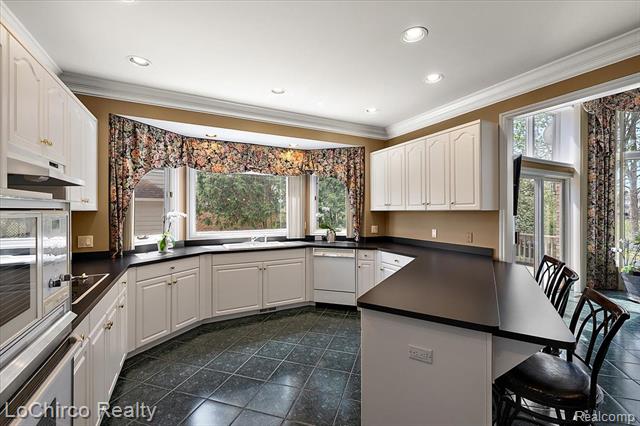 Builiding view thirteen for 14382 Knightsbridge, Utica, MI. 48315