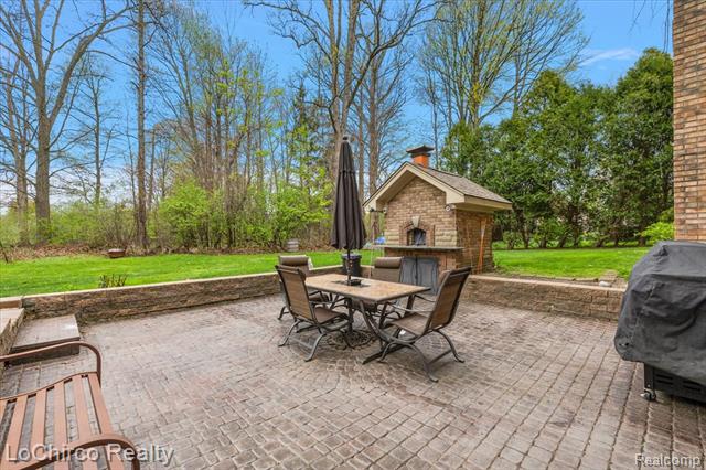 Builiding view thirty eight for 14382 Knightsbridge, Utica, MI. 48315