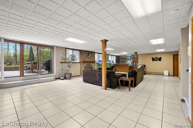 Builiding view thirty two for 14382 Knightsbridge, Utica, MI. 48315