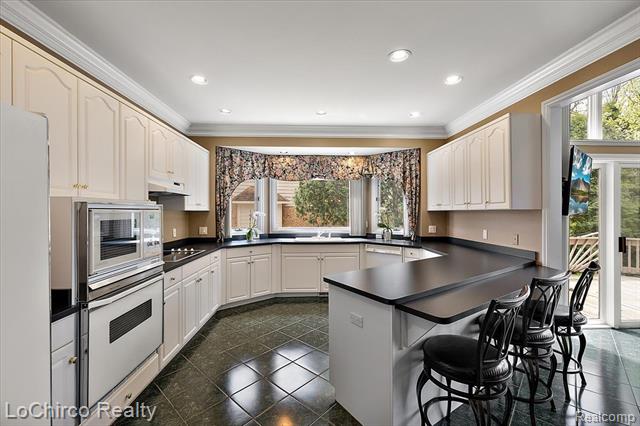 Builiding view twelve for 14382 Knightsbridge, Utica, MI. 48315