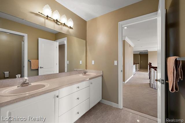 Builiding view twenty four for 14382 Knightsbridge, Utica, MI. 48315