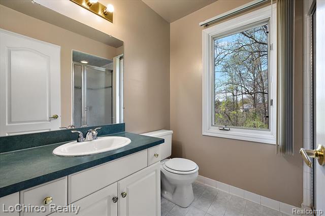 Builiding view twenty nine for 14382 Knightsbridge, Utica, MI. 48315