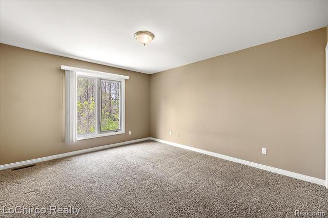 Builiding view twenty seven for 14382 Knightsbridge, Utica, MI. 48315