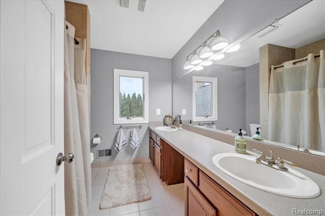 Builiding view forty for 2244 Regency Hills, Shelby Township, MI. 48316