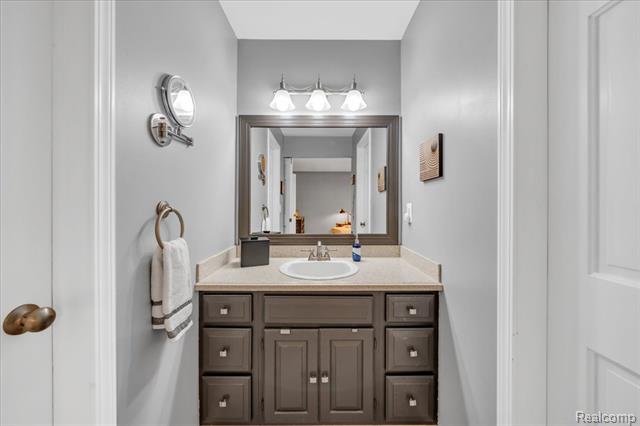 Builiding view thirty two for 2244 Regency Hills, Shelby Township, MI. 48316