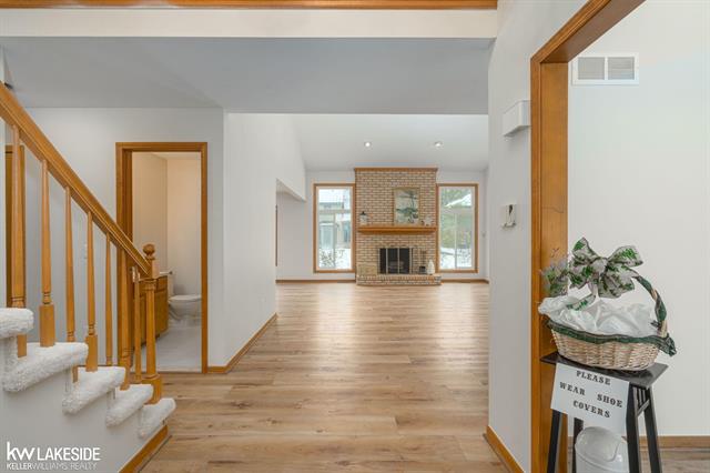 Builiding view eighteen for 52531 Lasalle, Utica, MI. 48315