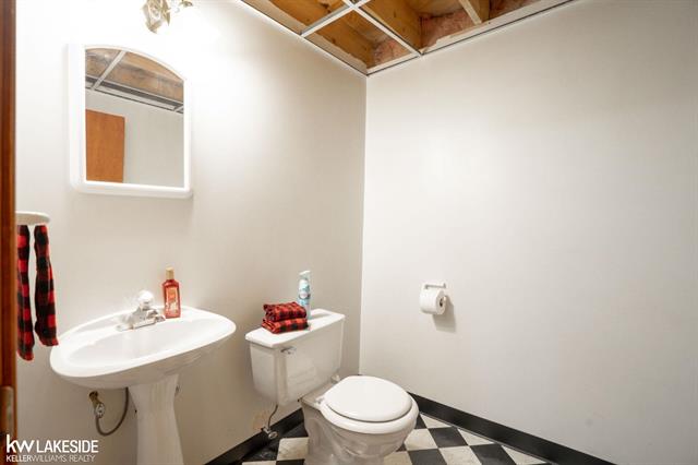 Builiding view fifty one for 52531 Lasalle, Utica, MI. 48315