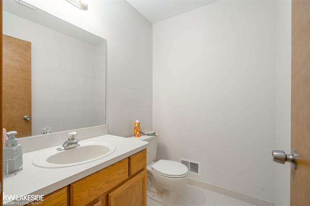 Builiding view fifty six for 52531 Lasalle, Utica, MI. 48315