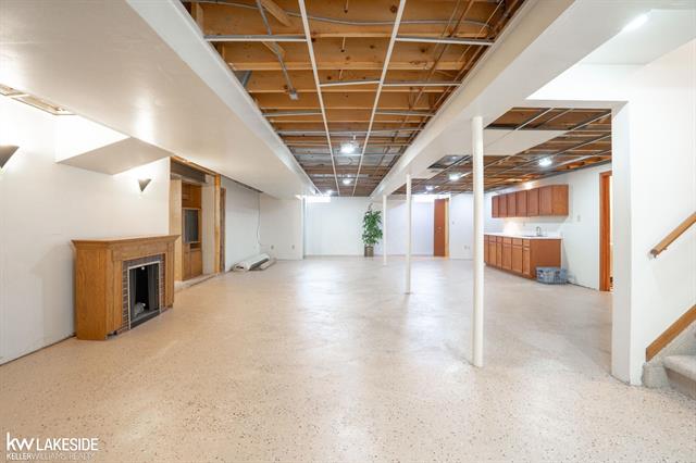 Builiding view forty eight for 52531 Lasalle, Utica, MI. 48315