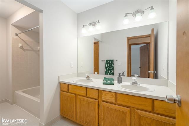 Builiding view forty one for 52531 Lasalle, Utica, MI. 48315