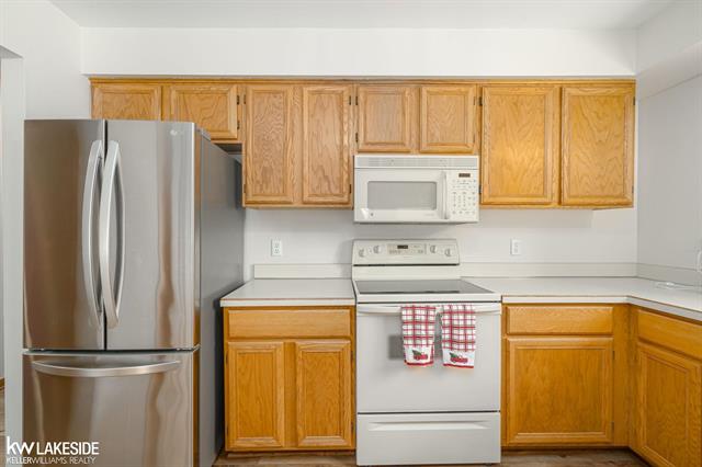 Builiding view four for 52531 Lasalle, Utica, MI. 48315