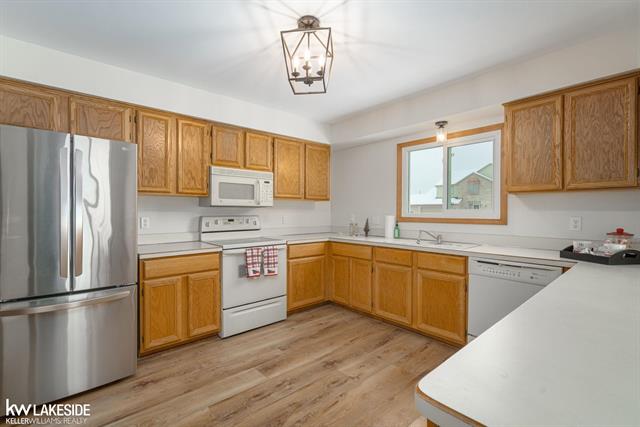 Builiding view six for 52531 Lasalle, Utica, MI. 48315