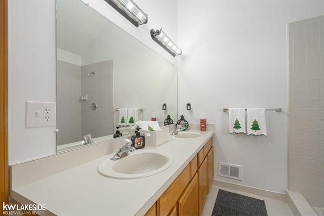 Builiding view twenty nine for 52531 Lasalle, Utica, MI. 48315