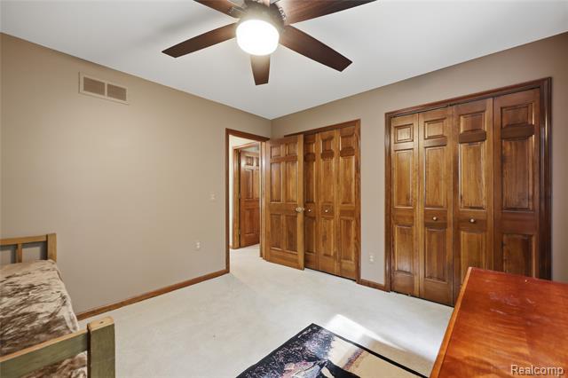 Builiding view thirty two for 55380 Theo, Utica, MI. 48315