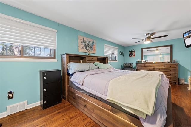 Builiding view seventeen for 4211 Briar, Shelby Township, MI. 48316