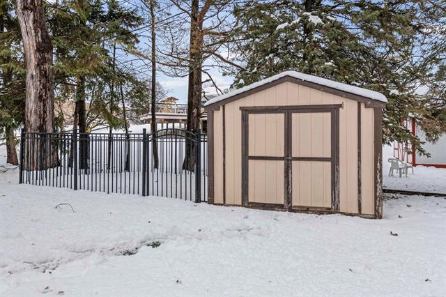 Builiding view twenty one for 4211 Briar, Shelby Township, MI. 48316