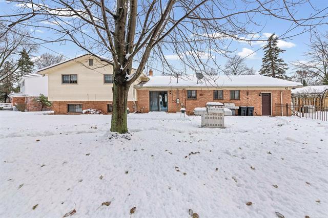 Builiding view twenty three for 4211 Briar, Shelby Township, MI. 48316