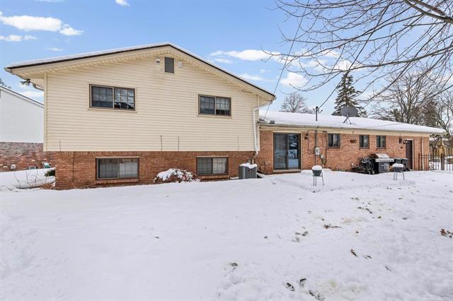 Builiding view twenty two for 4211 Briar, Shelby Township, MI. 48316