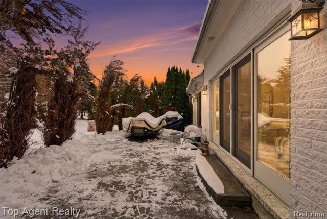 Builiding view fifty four for 2239 Regency Hills, Shelby Township, MI. 48316