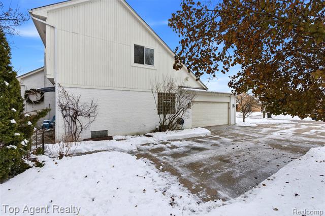 Builiding view fifty seven for 2239 Regency Hills, Shelby Township, MI. 48316