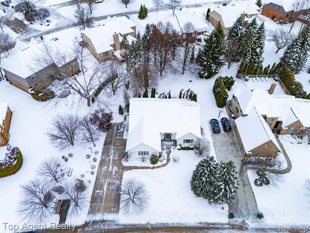 Builiding view seventy eight for 2239 Regency Hills, Shelby Township, MI. 48316