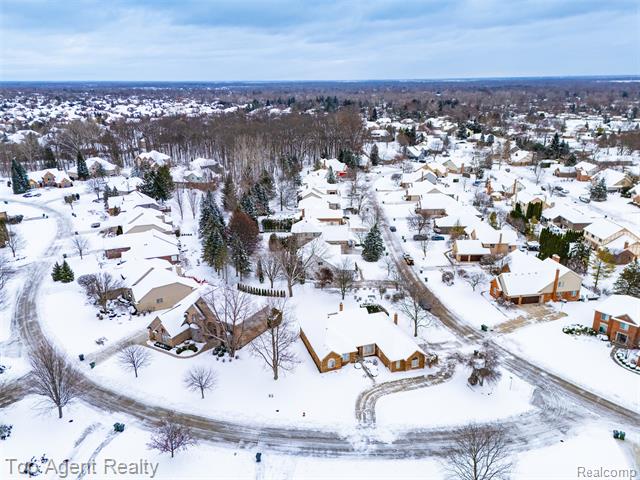 Builiding view seventy five for 2239 Regency Hills, Shelby Township, MI. 48316