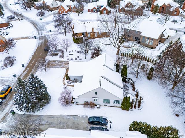 Builiding view seventy two for 2239 Regency Hills, Shelby Township, MI. 48316