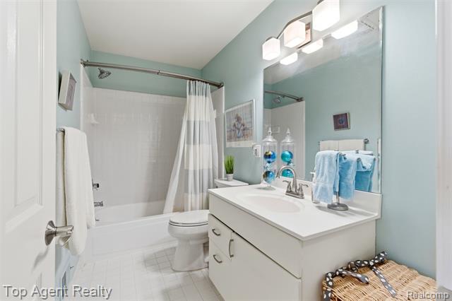 Builiding view thirty five for 2239 Regency Hills, Shelby Township, MI. 48316