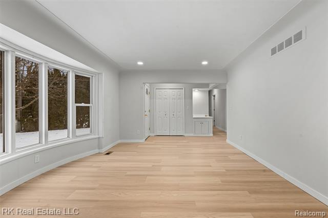 Builiding view five for 5558 Meadow, Shelby Township, MI. 48316