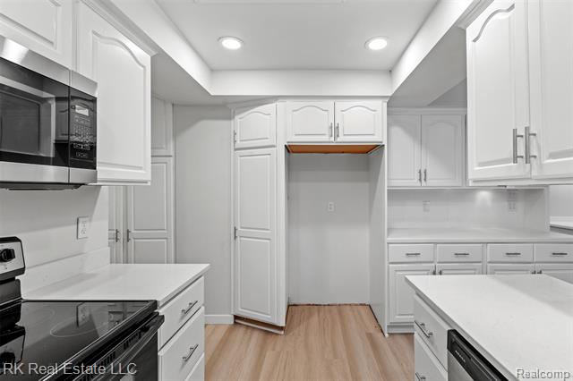 Builiding view ten for 5558 Meadow, Shelby Township, MI. 48316