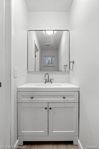 Builiding view thirteen for 5558 Meadow, Shelby Township, MI. 48316