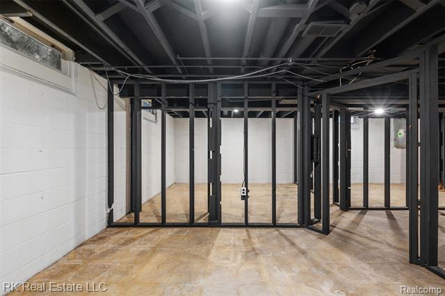 Builiding view thirty one for 5558 Meadow, Shelby Township, MI. 48316