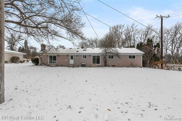 Builiding view thirty three for 5558 Meadow, Shelby Township, MI. 48316