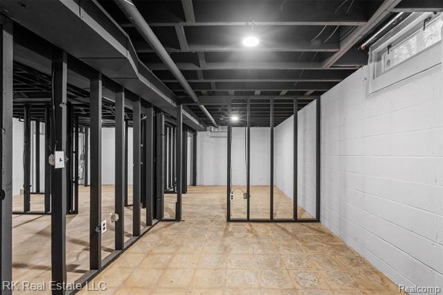 Builiding view thirty for 5558 Meadow, Shelby Township, MI. 48316