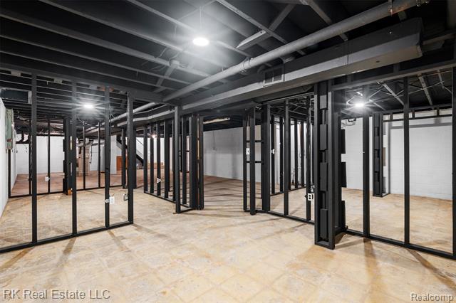 Builiding view twenty nine for 5558 Meadow, Shelby Township, MI. 48316