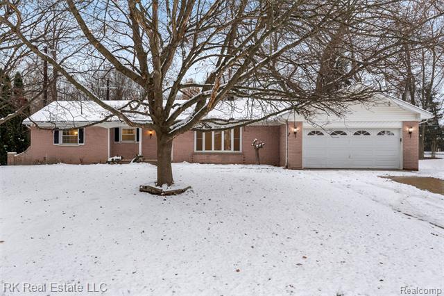front view for 5558 Meadow Ln, Shelby Township, Mi. 48316