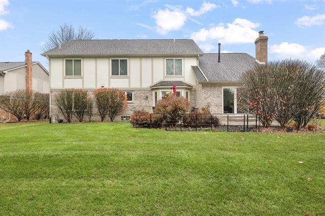 Builiding view forty five for 54880 Burlington, Utica, MI. 48315