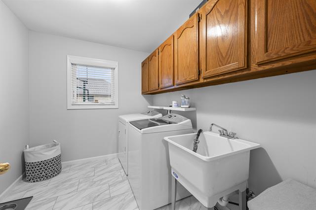 Builiding view forty one for 54880 Burlington, Utica, MI. 48315