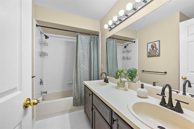 Builiding view thirty nine for 54880 Burlington, Utica, MI. 48315