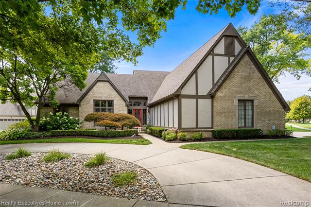 front view for 54464 Sherwood Ln, Utica, Mi. 48315