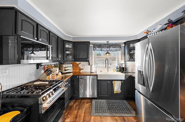 Builiding view eight for 8402 27 Mile, Washington, MI. 48094