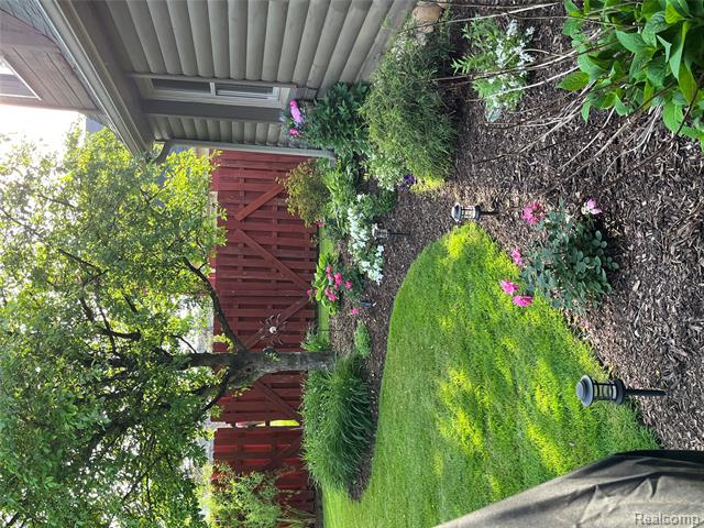 Builiding view fifty one for 8402 27 Mile, Washington, MI. 48094