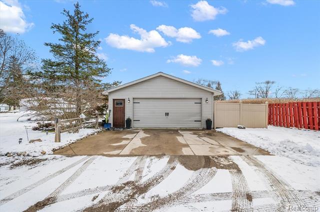 Builiding view thirty five for 8402 27 Mile, Washington, MI. 48094