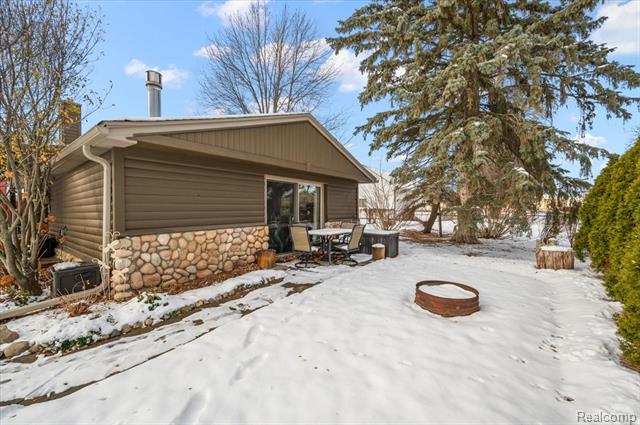 Builiding view thirty six for 8402 27 Mile, Washington, MI. 48094