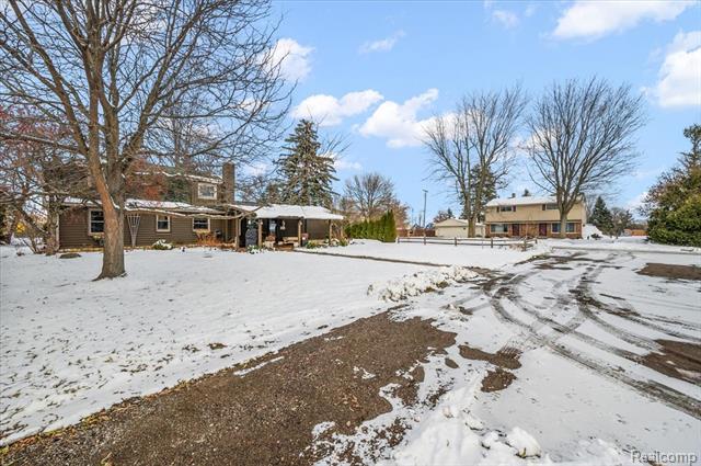 Builiding view two for 8402 27 Mile, Washington, MI. 48094