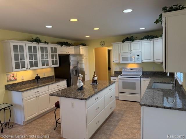 Builiding view eleven for 8261 Prestwick, Washington, MI. 48095